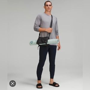 Lululemon 2-In-1 Crossbody Yoga Mat Bag in Black, EUC